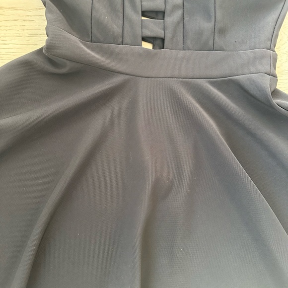 Black Dress - Picture 3 of 9